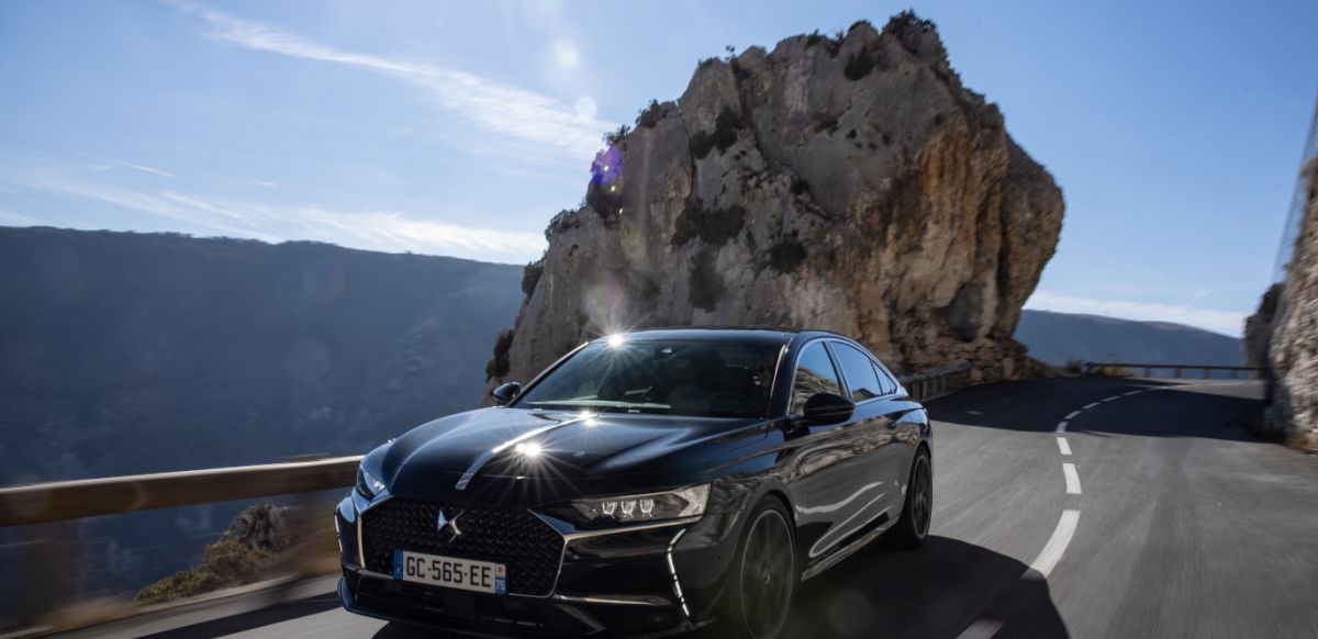 DS7 on a mountain road